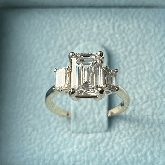 Emerald Cut Diamond Ring LG768658439