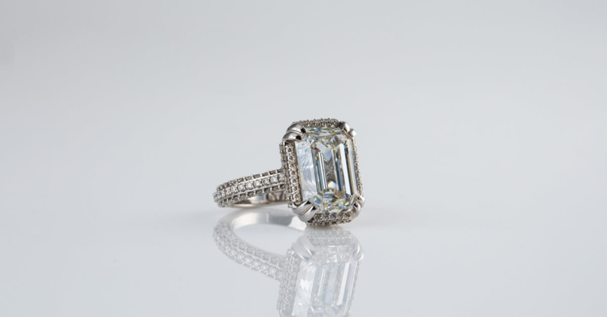 Top Tips for Choosing Emerald Cut Engagement Rings That Turn Heads