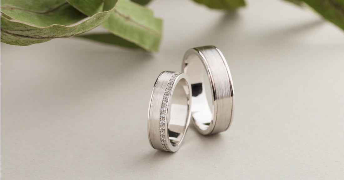 Men's Wedding Bands vs Traditional Bands: What's The Difference
