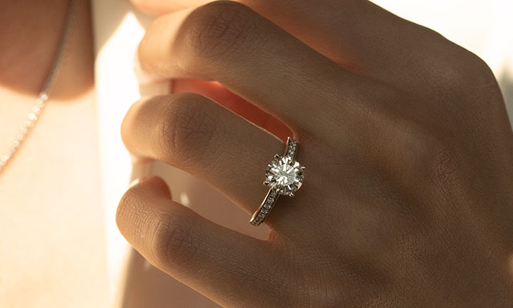 The Timeless Magic of the Round Cut Rings