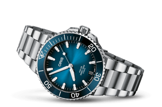 Aquis Date Calibre 400
 01 400 7769 4135-07 8 22 09Peb