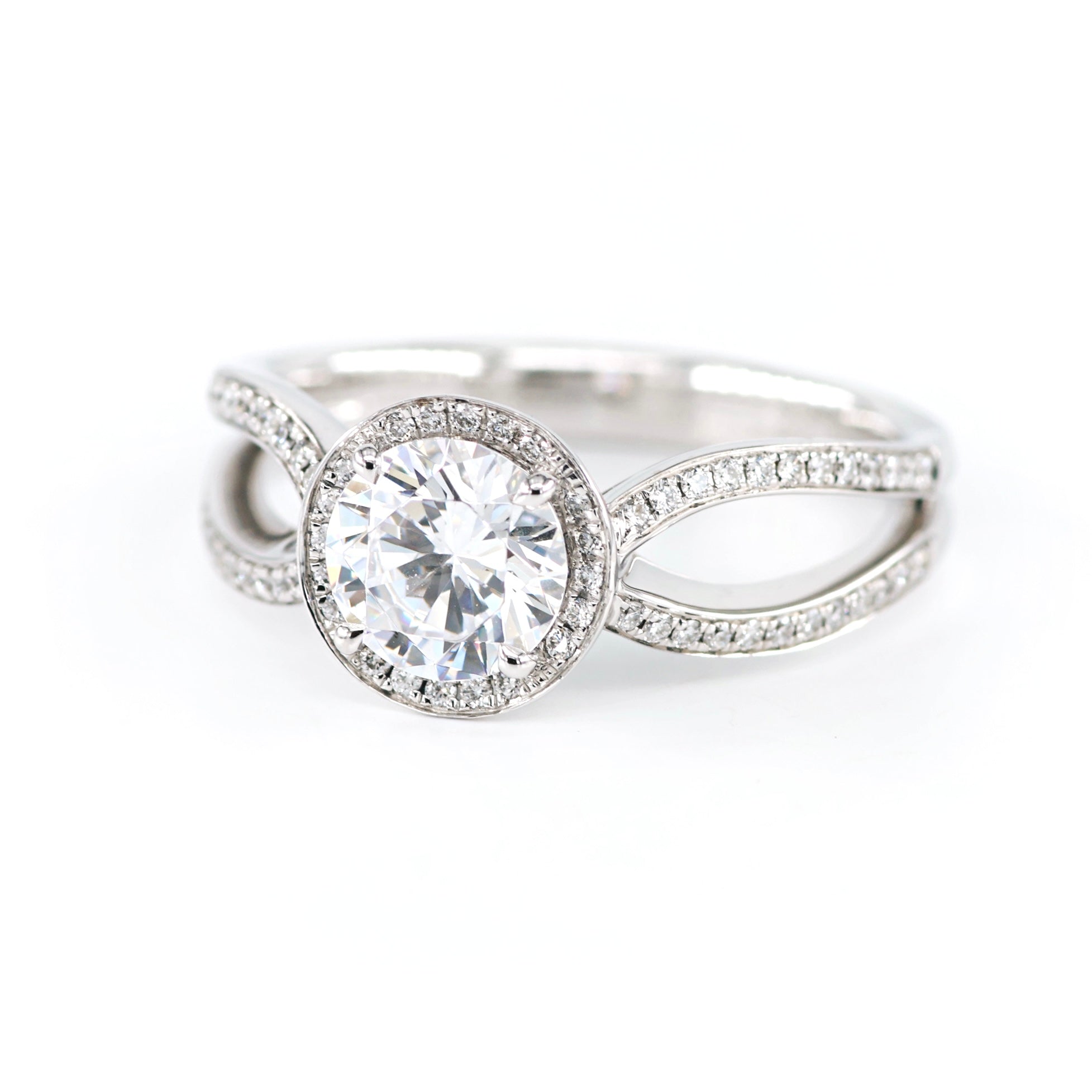 Round Halo Diamond Engagement Ring 4690070