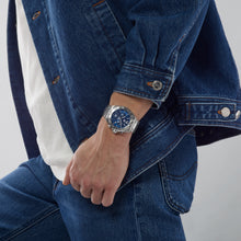 TAG Heuer Formula 1 Chronograph Never worn comes with box and card