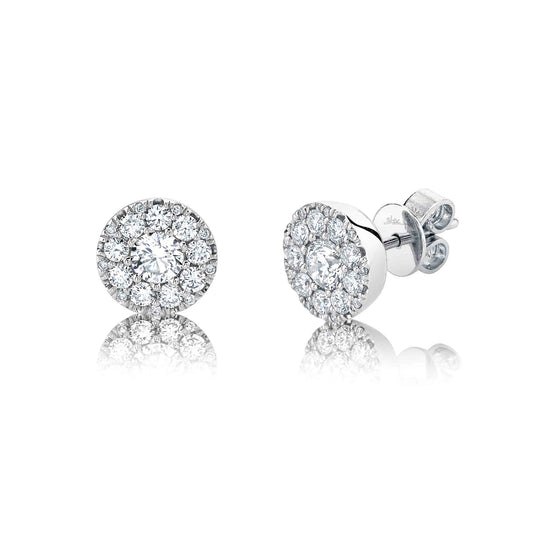 shy-creation-0-24ct-ctrround-0-26ct-side-diamond-cluster-stud-earring-sc22008052