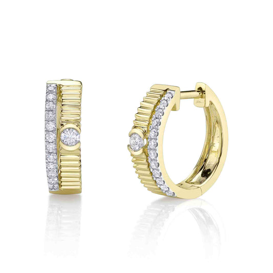 shy-creation-0-25ct-diamond-ribbed-huggie-earring-sc22009944rd