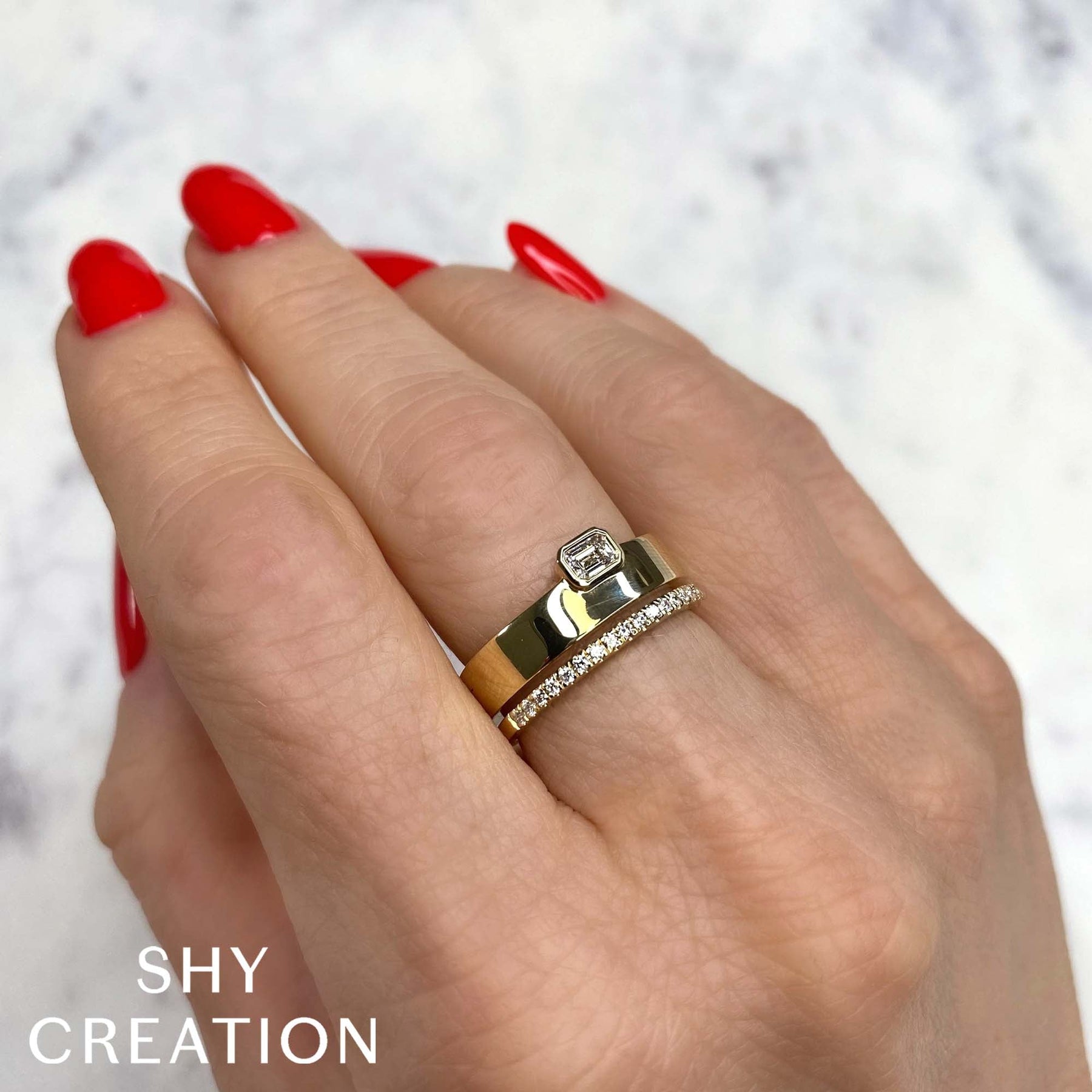 0-39ct-diamond-emerald-band