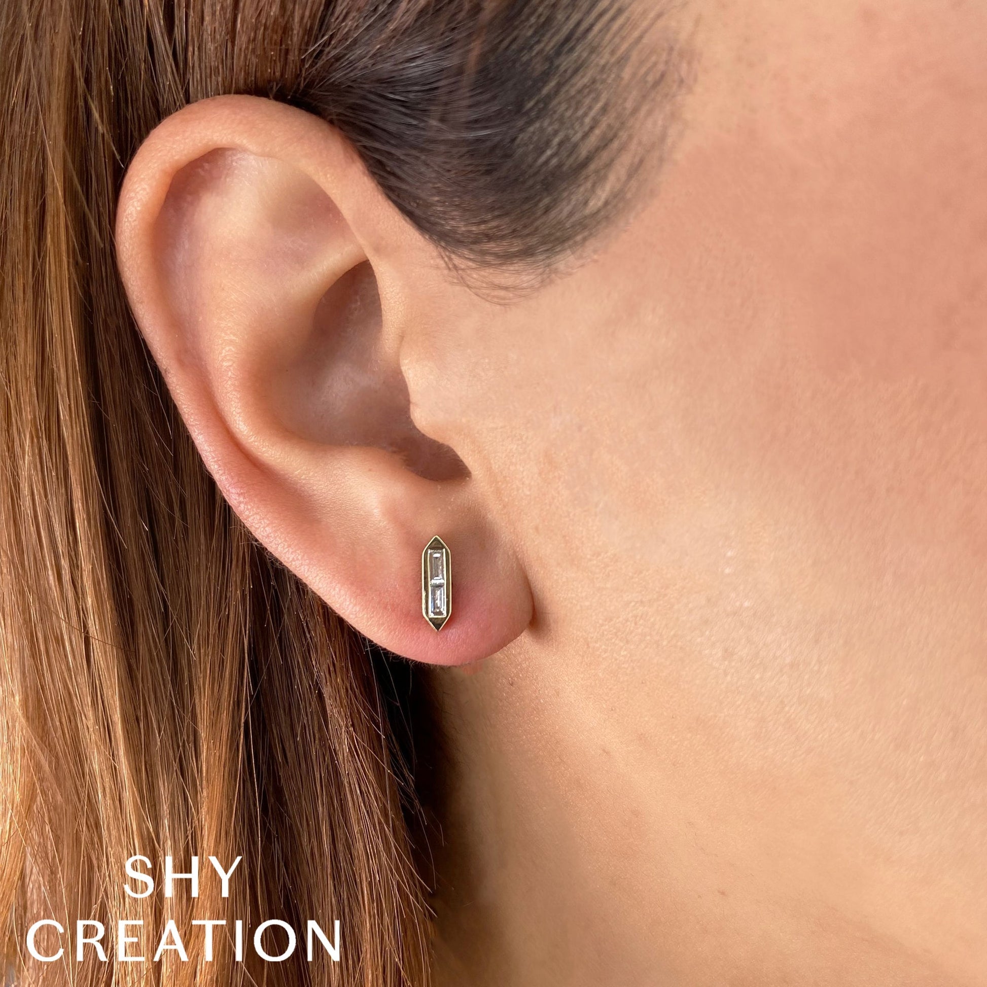 0-18ct-diamond-baguette-stud-earring