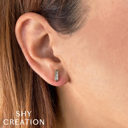 0-18ct-diamond-baguette-stud-earring