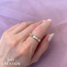 1-05ct-diamond-emerald-band