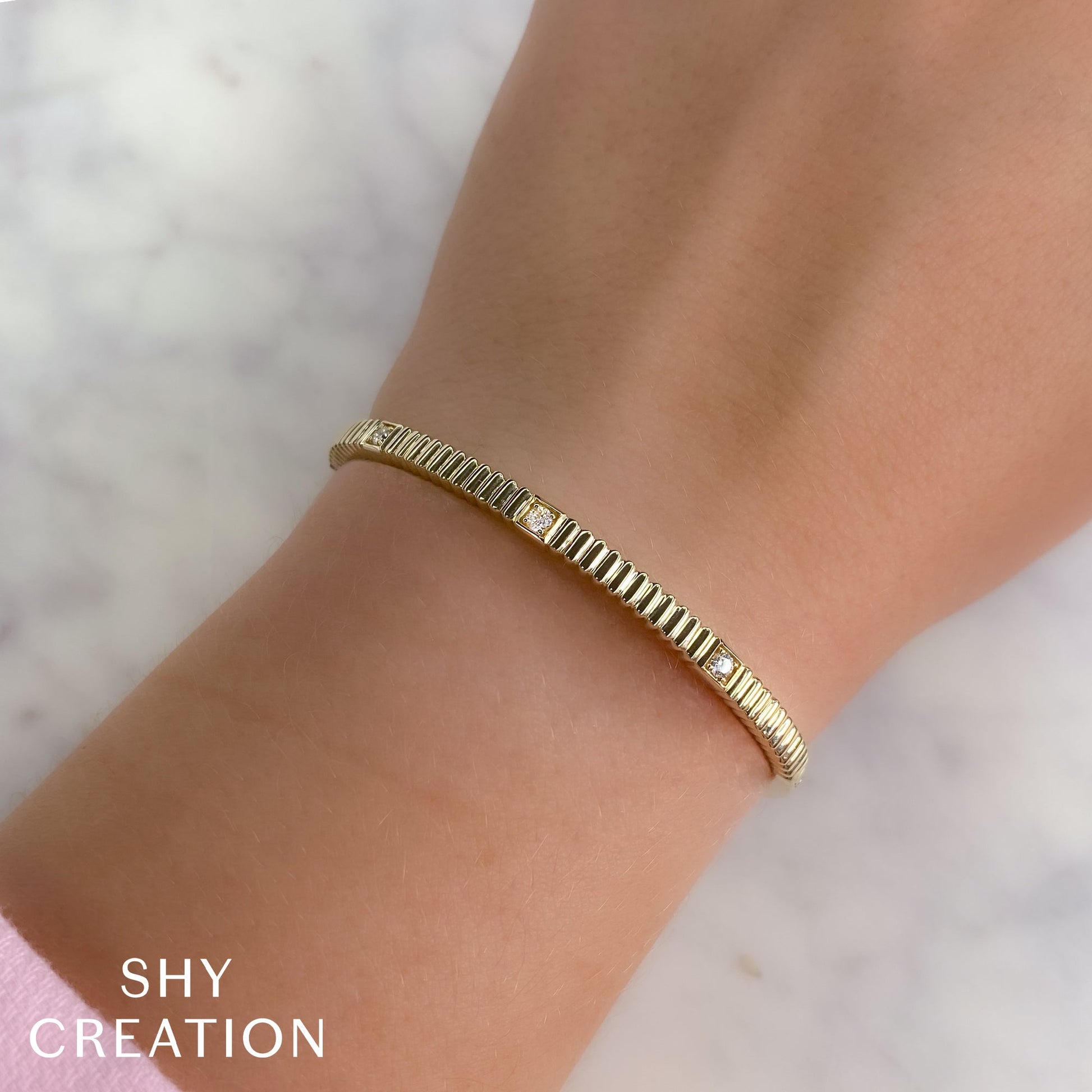 0-16ct-diamond-bangle