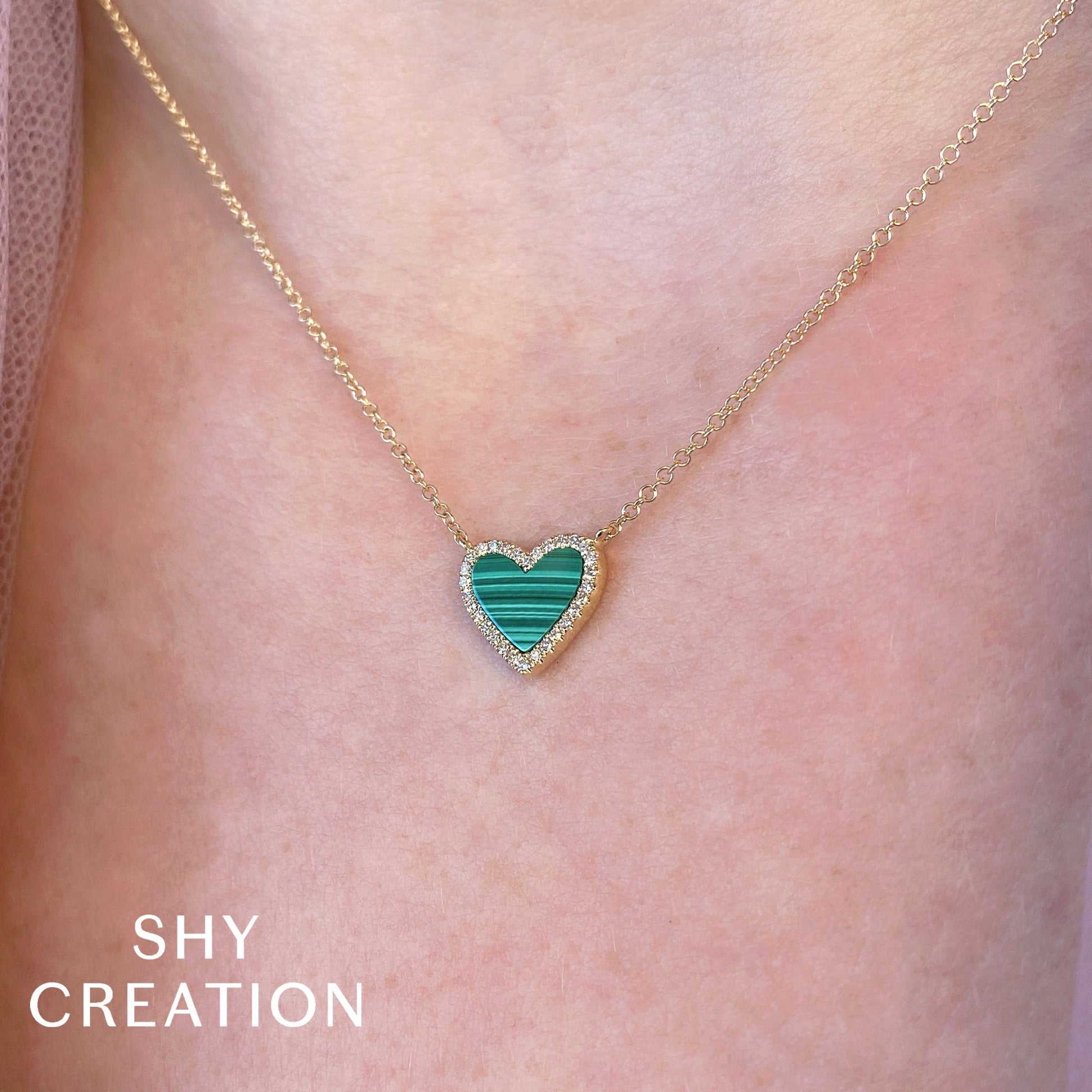 shy-creation-0-09ct-diamond-0-81ct-malachite-heart-necklace-sc55014235
