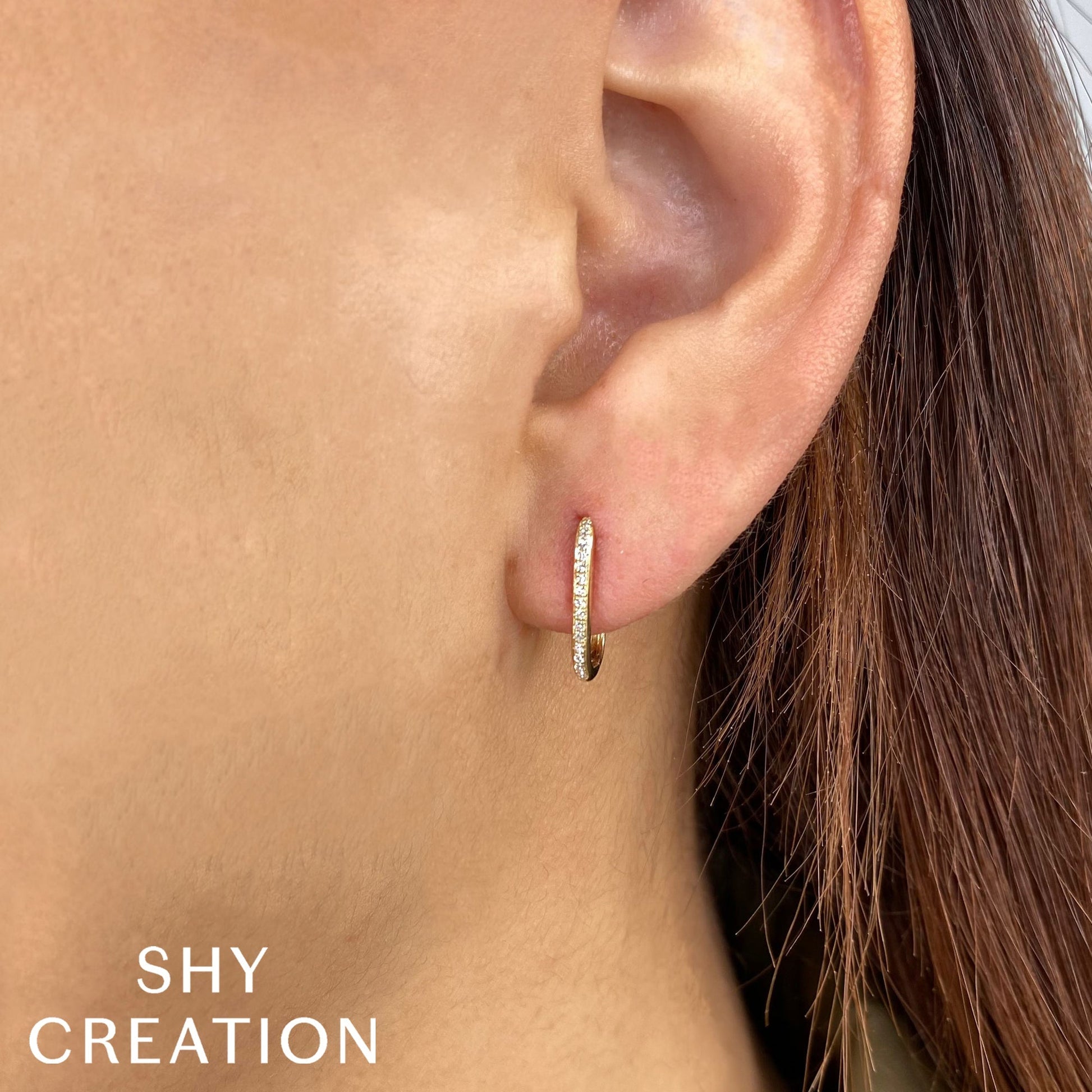 0-08ct-diamond-oval-hoop-earring