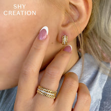 Shy Creation 0.20Ct Diamond Laurel Wreath Huggie Earring SC55022941