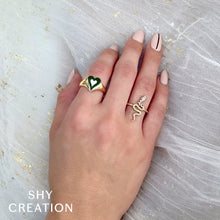 Shy Creation 0.08Ct Black & White Diamond & 0.01Ct Emerald Snake Ring SC55023629