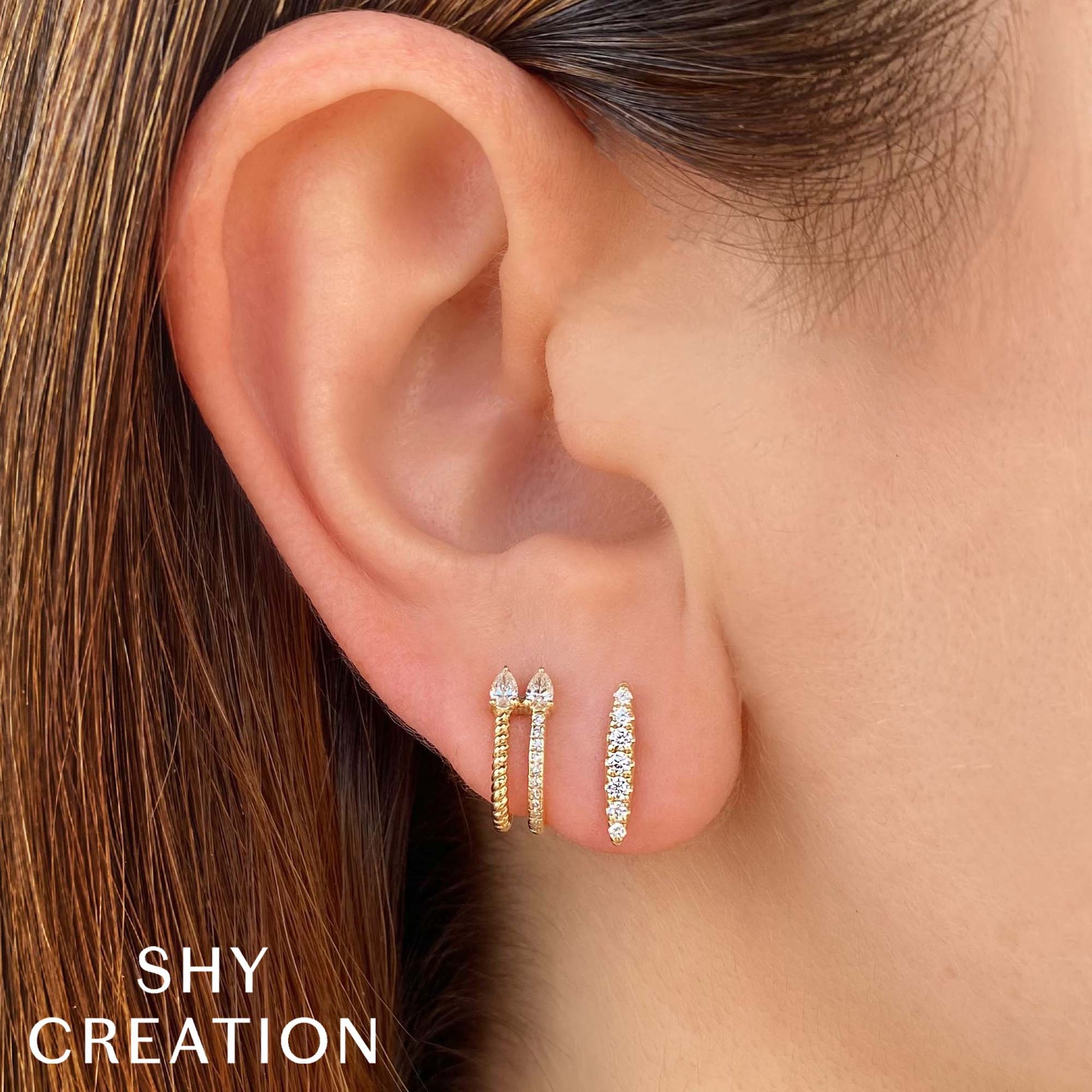 shy-creation-0-19ct-diamond-bar-stud-earring-sc55024841