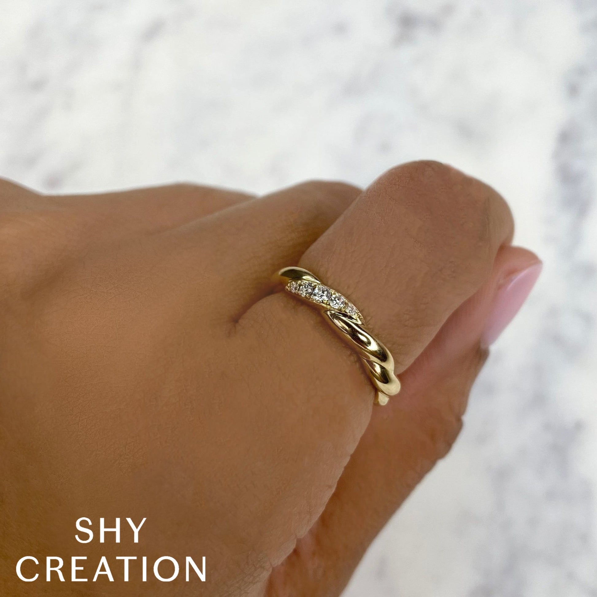 0-12ct-diamond-twisted-band