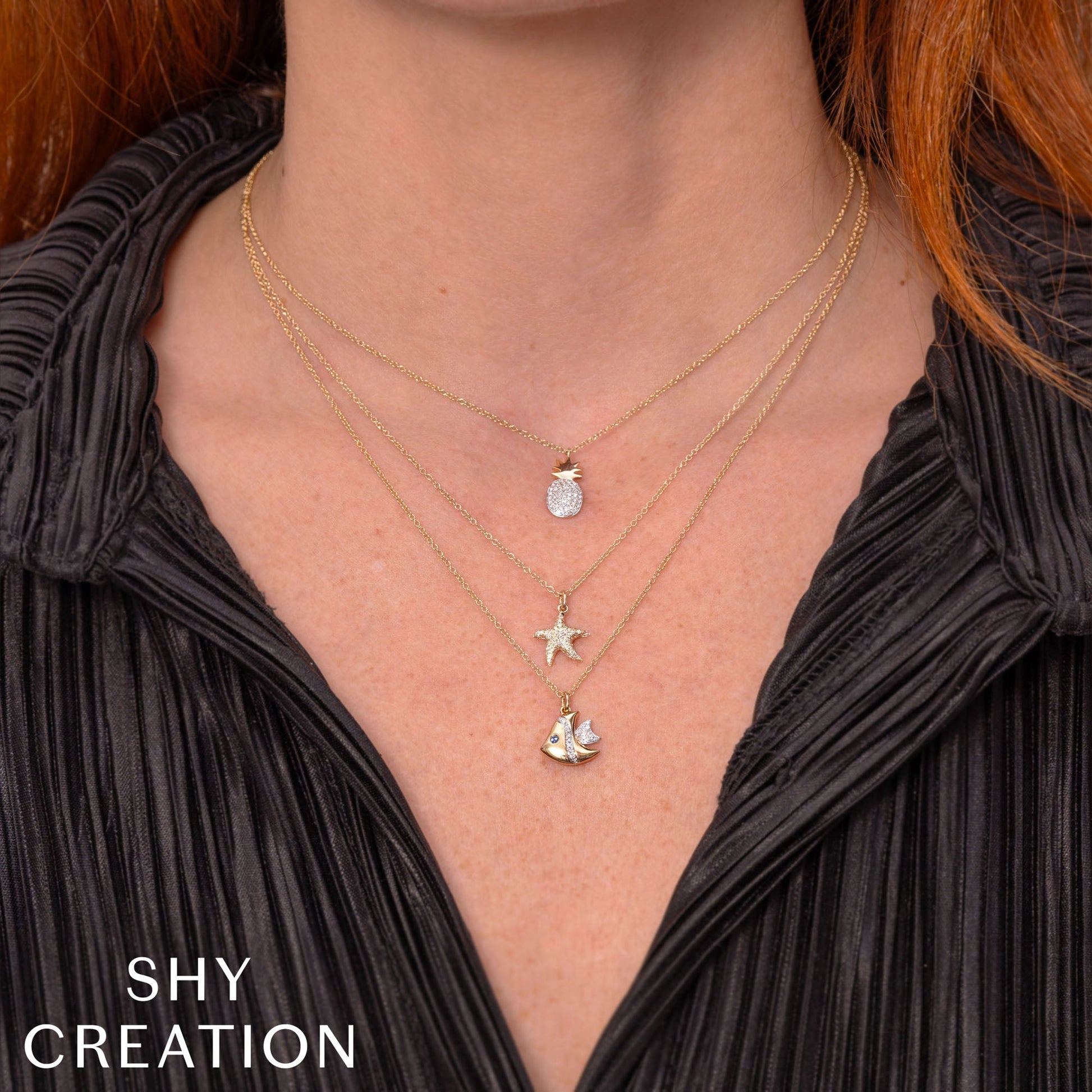 shy-creation-0-05ct-diamond-0-02ct-blue-sapphire-fish-necklace-sc55027418rd
