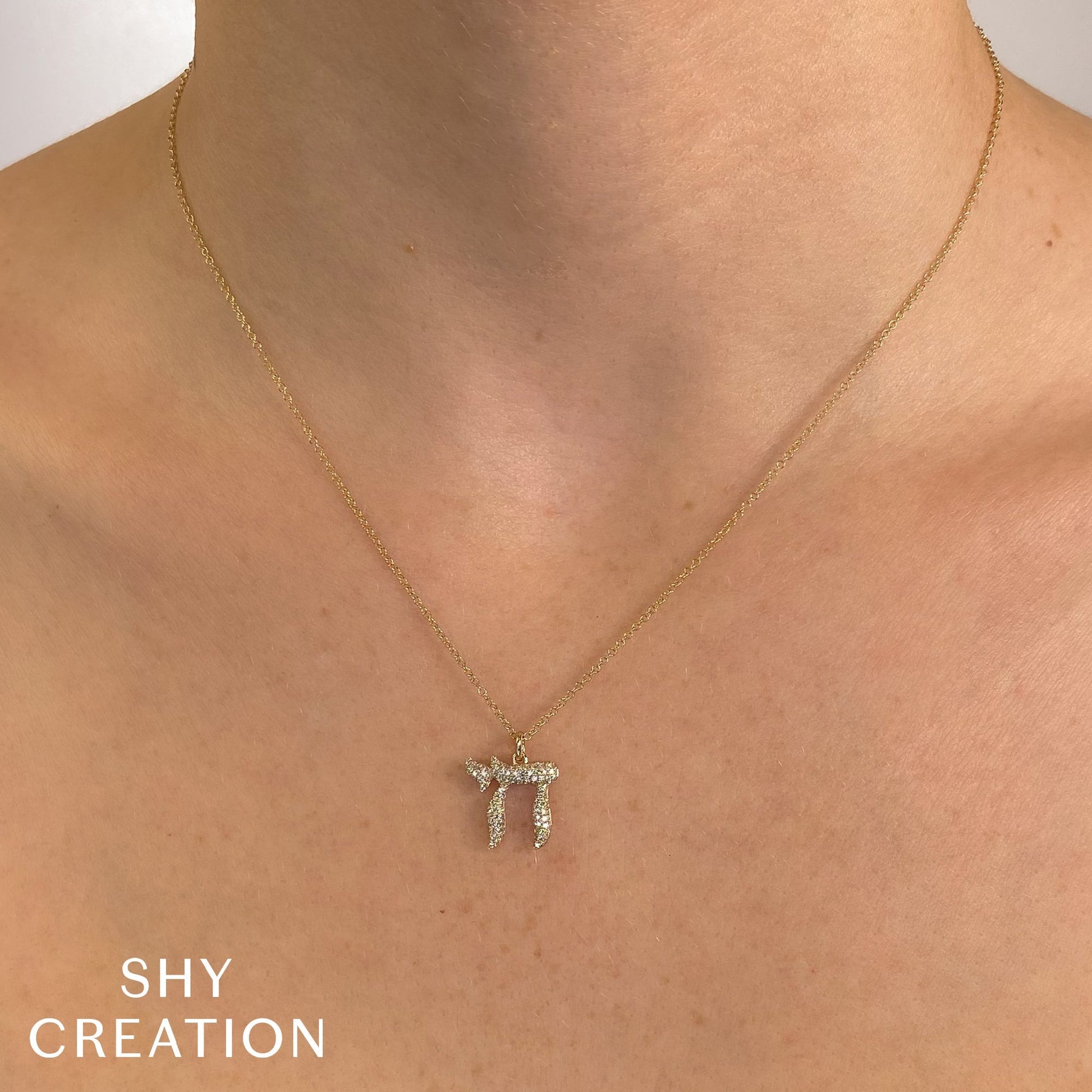 shy-creation-0-30ct-diamond-chai-necklace-sc55025615