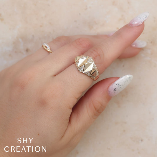 shy-creation-0-20ct-diamond-pyramid-geo-cut-ring-sc55026844