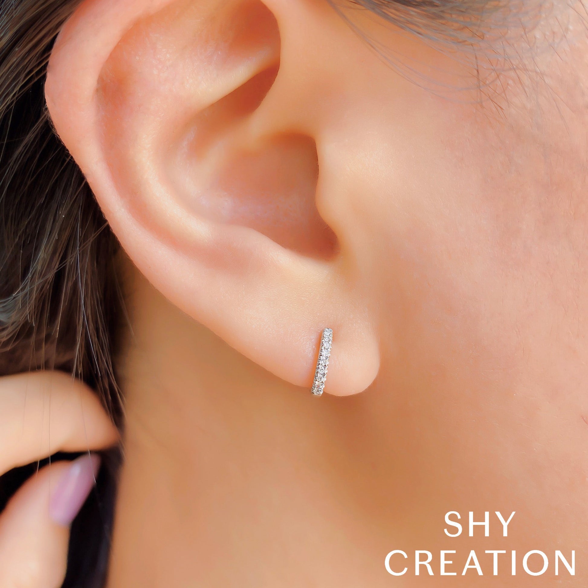 0-04-ct-classic-diamond-huggie-earrings-mini