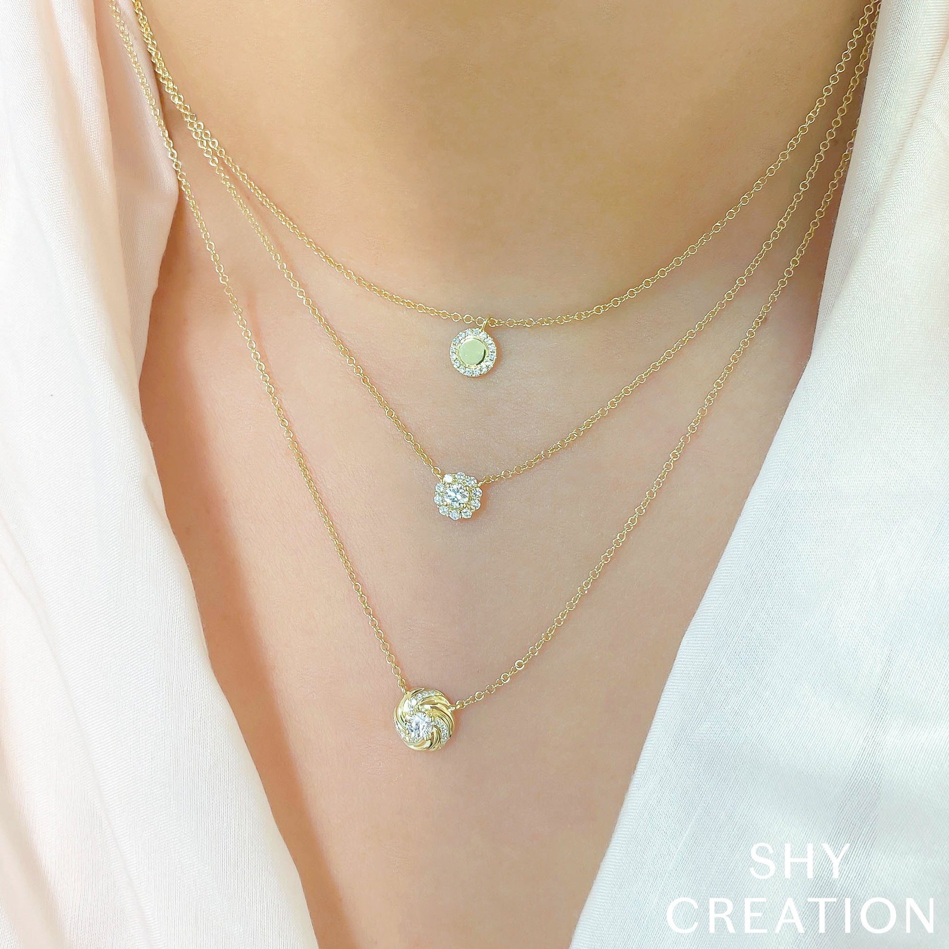 shy-creation-0-05ct-diamond-circle-necklace-sc55013056