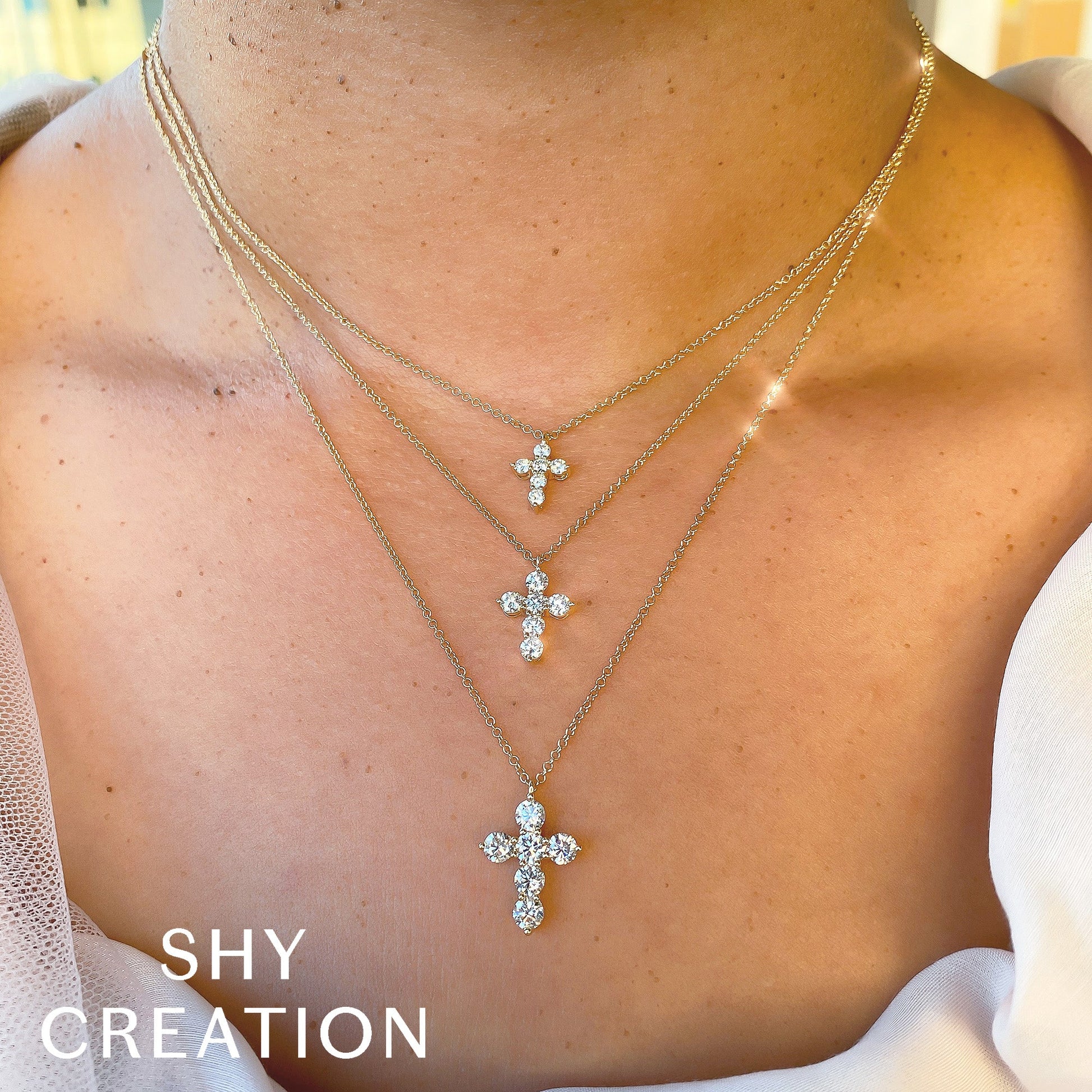 shy-creation-0-25ct-diamond-cross-necklace-sc55021393