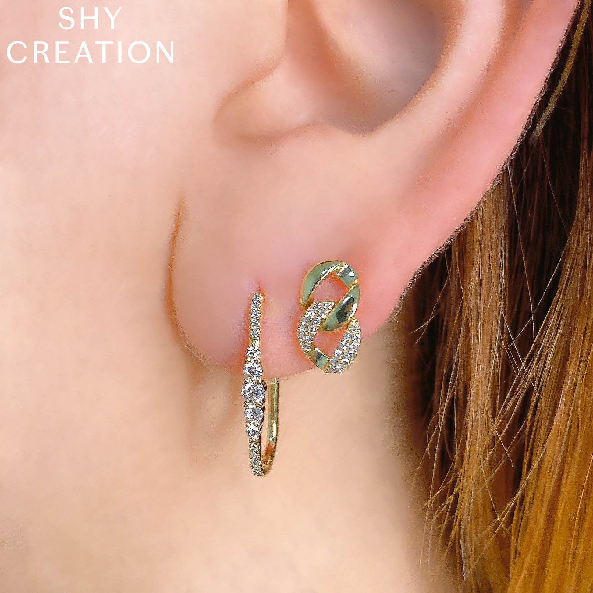 0-29ct-diamond-oval-hoop-earring