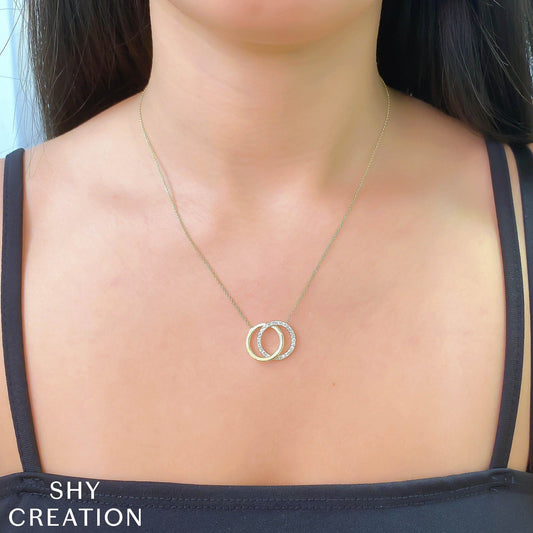 shy-creation-0-31ct-diamond-love-knot-circle-necklace-sc55022496
