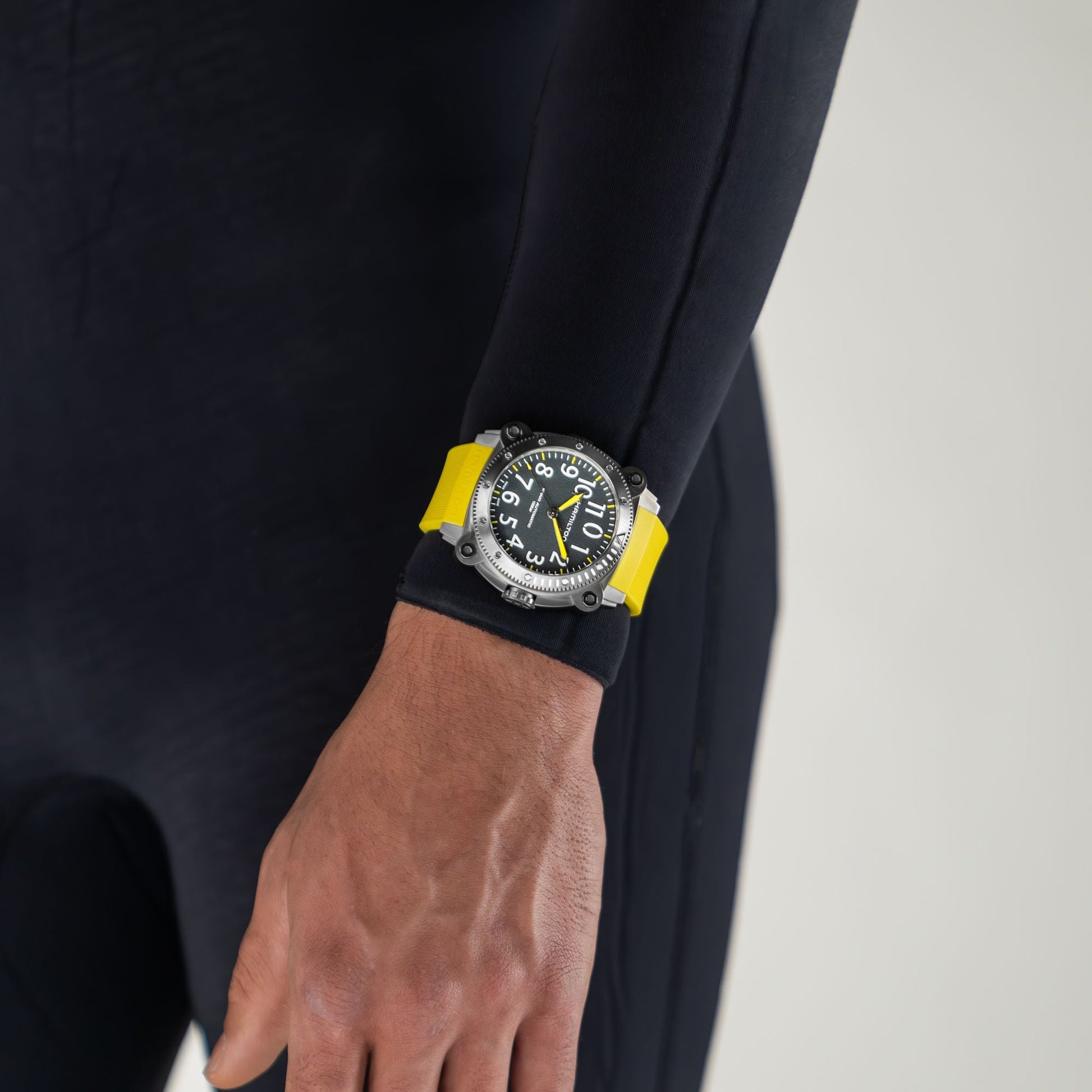 Hamilton Khaki Navy BeLOWZERO Auto TITANIUM H78535380