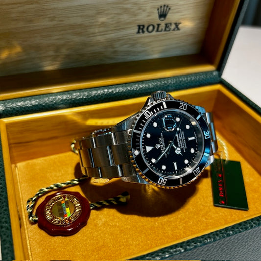 ROLEX SUBMARINER DATE 16610
