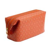 signature-washbag