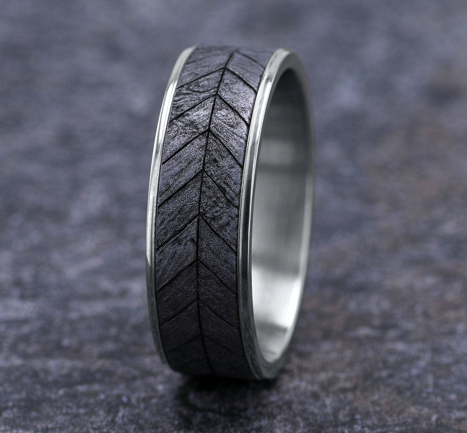 benchmark-the-chevron-14k-gold-ring
