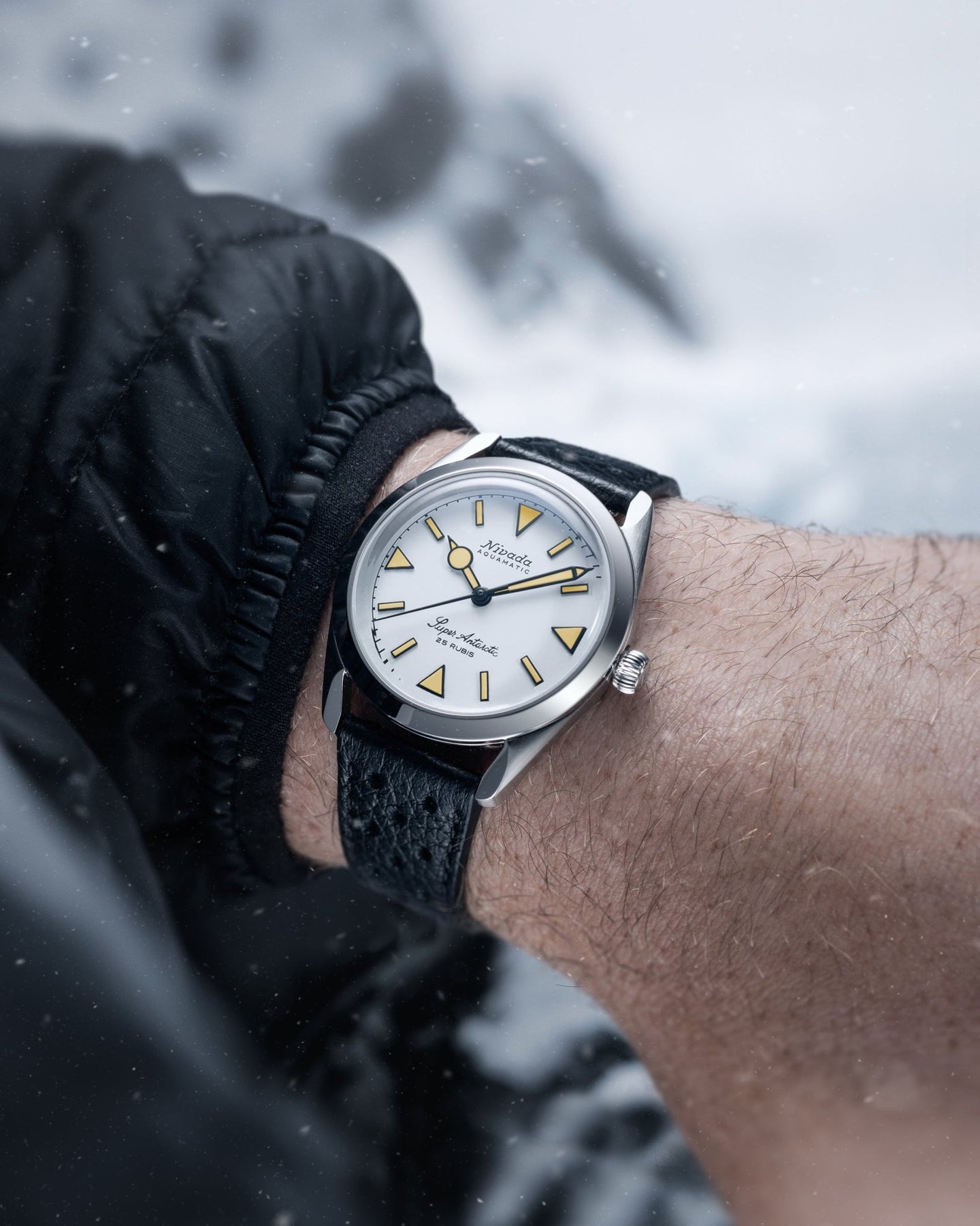 Nivada Super Antarctic White - Beige Luminova 32064A10